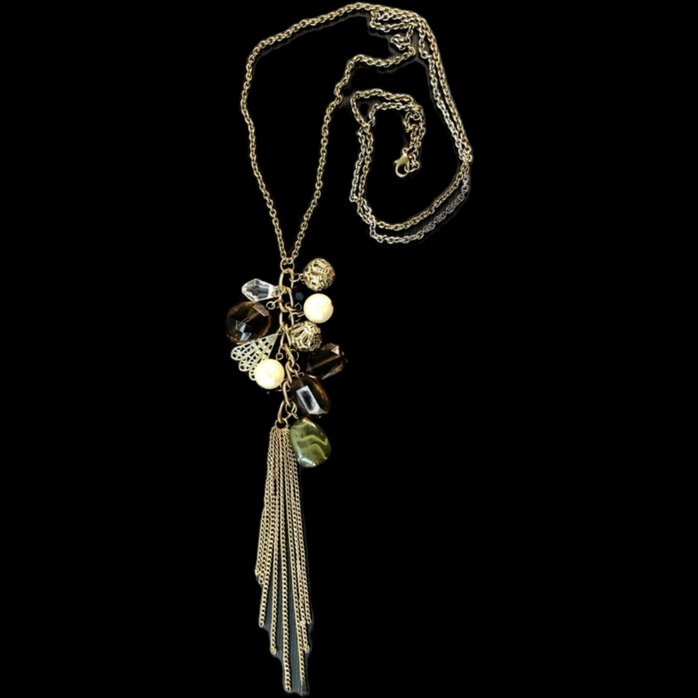 WITCHY GLASS STONE AND ORNAMENT NECKLACE WITH TASSEL